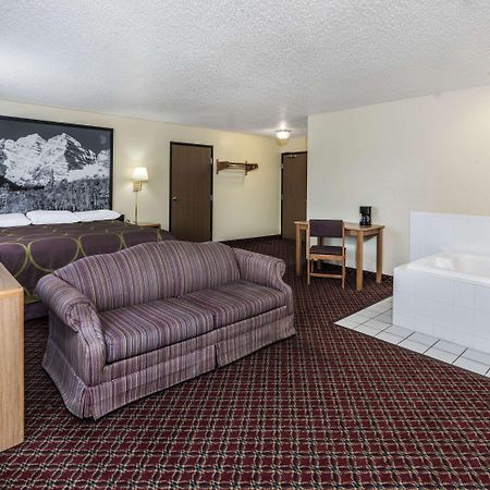 ซูเปอร์ 8 บาย วินด์แฮม ฟาวเทน Hotel Fountain ภายนอก รูปภาพ